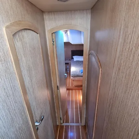 Annamimi Boat Botel *